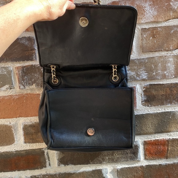 TORY BURCH Savannah Convertible Shoulder Bag - Black with Gold Chain - Picture 8 of 16